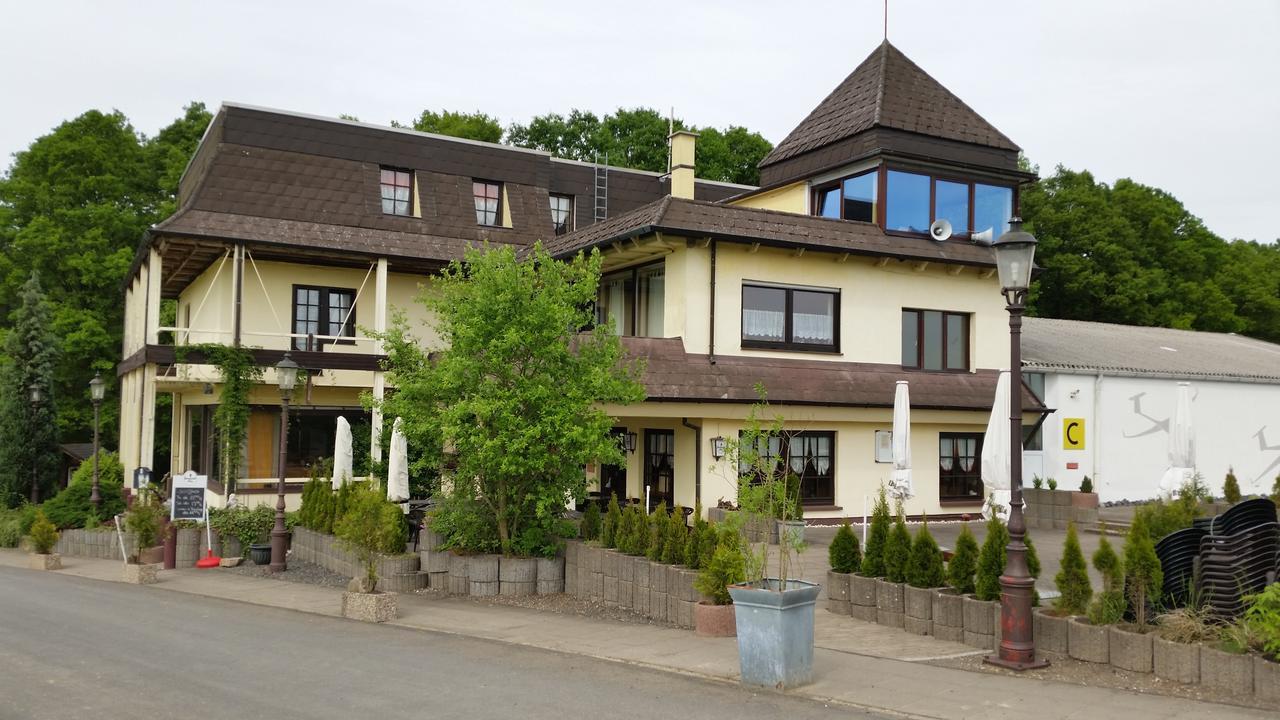 Landhotel Zum Doppeldecker Kirchen  Exterior foto